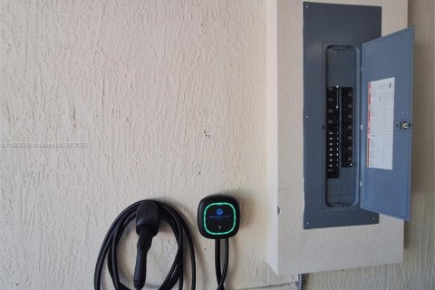 House in Homestead, Florida 4 bedrooms, 175.03 sq.m. № 1928269 - photo 27