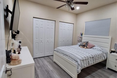 House in Homestead, Florida 4 bedrooms, 175.03 sq.m. № 1928269 - photo 17