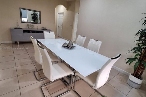 House in Homestead, Florida 4 bedrooms, 175.03 sq.m. № 1928269 - photo 5