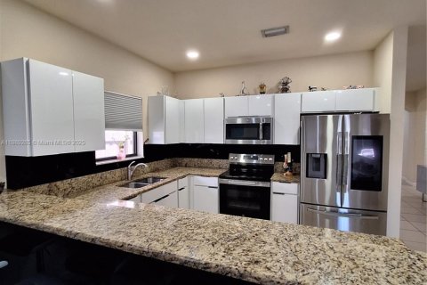 House in Homestead, Florida 4 bedrooms, 175.03 sq.m. № 1928269 - photo 10