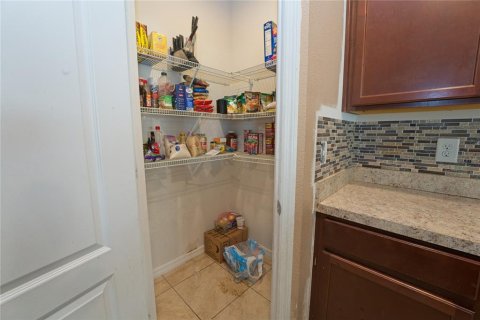 House in Gibsonton, Florida 3 bedrooms, 132.94 sq.m. № 1918348 - photo 9