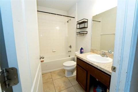 House in Gibsonton, Florida 3 bedrooms, 132.94 sq.m. № 1918348 - photo 17