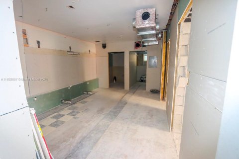 Commercial property in Miami Beach, Florida № 1934182 - photo 30