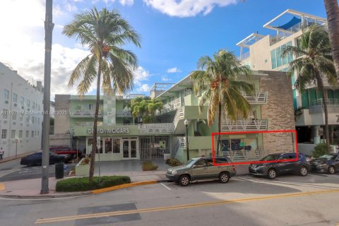 Commercial property in Miami Beach, Florida № 1934182 - photo 1