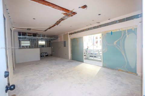 Commercial property in Miami Beach, Florida № 1934182 - photo 26