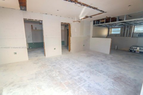 Commercial property in Miami Beach, Florida № 1934182 - photo 29