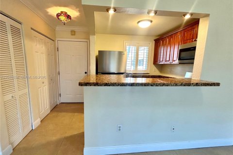 Condo in Palmetto Bay, Florida, 1 bedroom  № 2087181 - photo 2