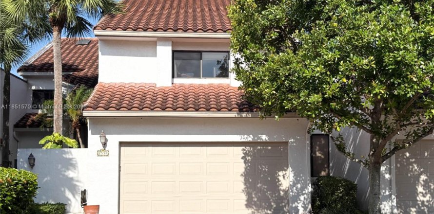 Adosado en Wellington, Florida 4 dormitorios, 293.85 m2 № 2060232