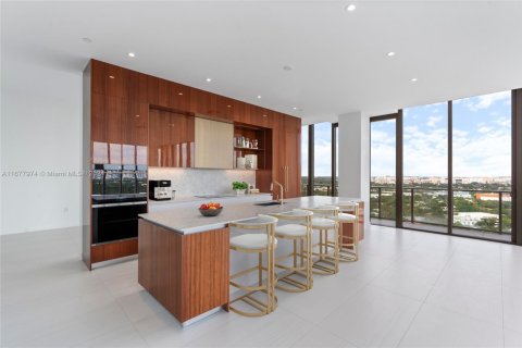 Condominio en venta en Miami, Florida, 4 dormitorios, 330.27 m2 № 1874276 - foto 8