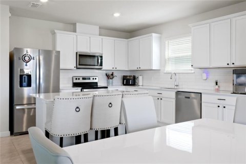 House in Davenport, Florida 4 bedrooms, 204.66 sq.m. № 1592618 - photo 16