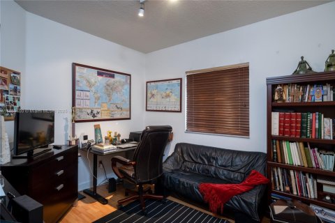 Купить виллу или дом в Дорал, Флорида 4 спальни, 223.06м2, № 1889631 - фото 17