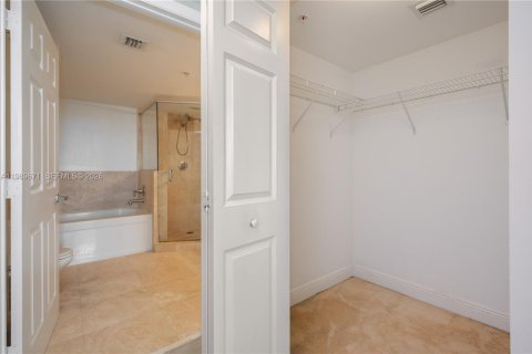 Condo in Miami, Florida, 2 bedrooms  № 2051989 - photo 20