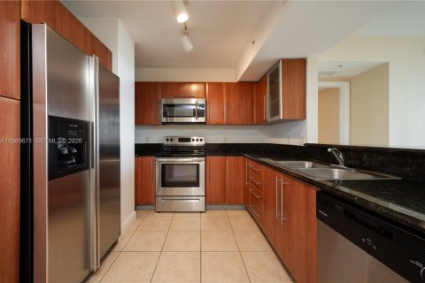 Condo in Miami, Florida, 2 bedrooms  № 2051989 - photo 5