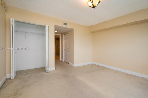 Condo in Miami, Florida, 2 bedrooms  № 2051989 - photo 19