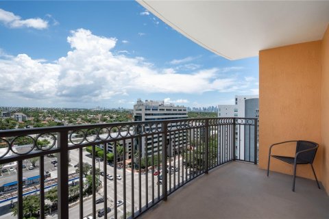 Condo in Miami, Florida, 2 bedrooms  № 2051989 - photo 10