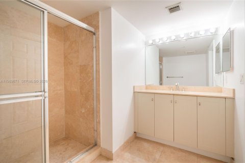 Condo in Miami, Florida, 2 bedrooms  № 2051989 - photo 15