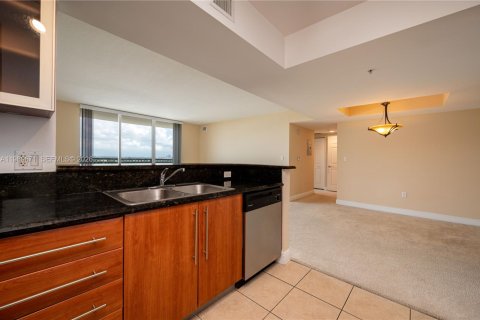 Condo in Miami, Florida, 2 bedrooms  № 2051989 - photo 8