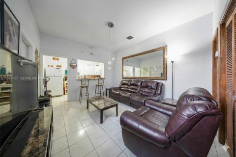 Купить виллу или дом в Майами, Флорида 5 спален, 209.12м2, № 2033391 - фото 6