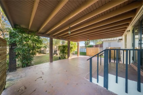 Купить виллу или дом в Майами, Флорида 5 спален, 209.12м2, № 2033391 - фото 3