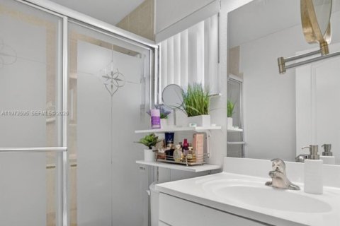 Купить виллу или дом в Майами, Флорида 5 спален, 209.12м2, № 2033391 - фото 15