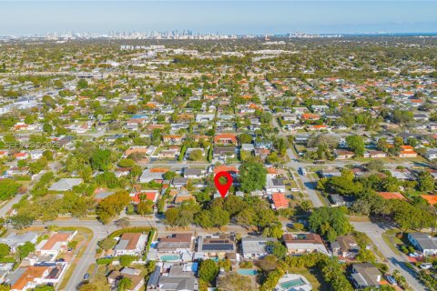 Купить виллу или дом в Майами, Флорида 5 спален, 209.12м2, № 2033391 - фото 17