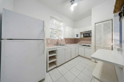 Купить виллу или дом в Майами, Флорида 5 спален, 209.12м2, № 2033391 - фото 7