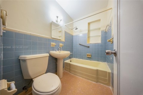 Купить виллу или дом в Майами, Флорида 5 спален, 209.12м2, № 2033391 - фото 12