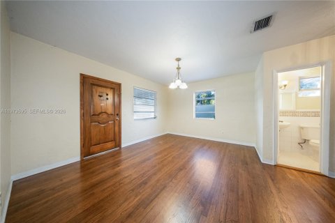 Купить виллу или дом в Майами, Флорида 5 спален, 209.12м2, № 2033391 - фото 10