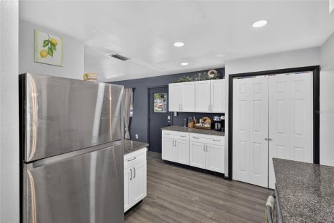 Casa en venta en Brooksville, Florida, 3 dormitorios, 121.14 m2 № 2430613 - foto 9