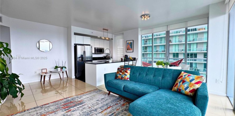 Condominio en Miami, Florida, 2 dormitorios  № 1965981