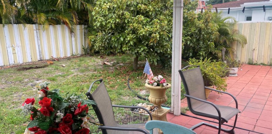 House in West Palm Beach, Florida 3 bedrooms, 145.86 sq.m. № 1182297
