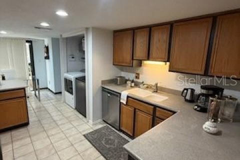 Condo in Orlando, Florida, 3 bedrooms № 2234498 - photo 11