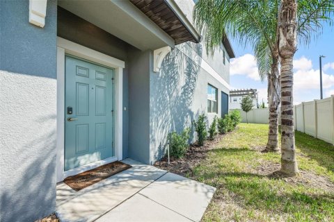 Townhouse in BELMONT in Sun City Center, Florida 3 bedrooms, 172.24 sq.m. № 2379461 - photo 2