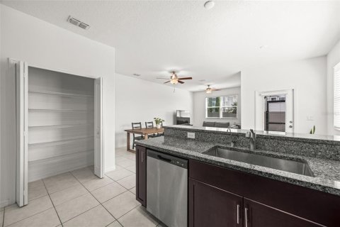 Townhouse in BELMONT in Sun City Center, Florida 3 bedrooms, 172.24 sq.m. № 2379461 - photo 11