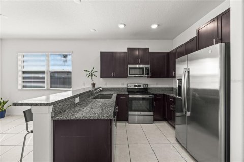 Townhouse in BELMONT in Sun City Center, Florida 3 bedrooms, 172.24 sq.m. № 2379461 - photo 10