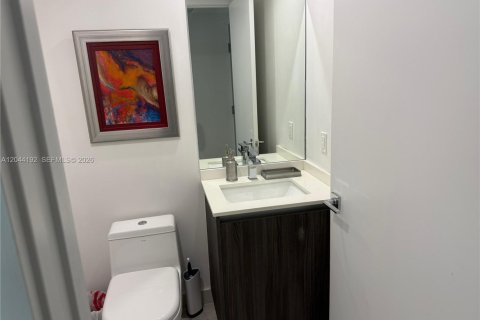 Снять в аренду кондоминиум в Майами, Флорида 2 спальни, 109.44м2, № 2145855 - фото 13