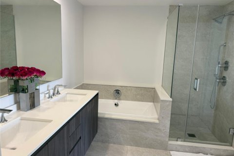 Снять в аренду кондоминиум в Майами, Флорида 2 спальни, 109.44м2, № 2145855 - фото 15
