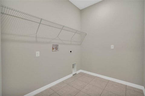 House in Haines City, Florida 4 bedrooms, 185.9 sq.m. № 1854324 - photo 24