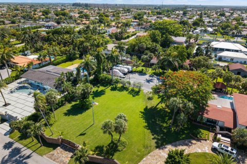 House in Miami, Florida 2 bedrooms, 104.24 sq.m. № 1798903 - photo 3