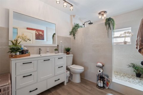House in Miami, Florida 2 bedrooms, 104.24 sq.m. № 1798903 - photo 15