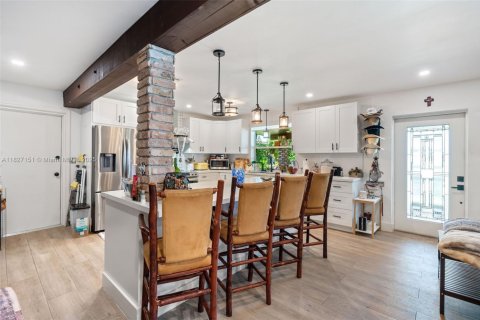 House in Miami, Florida 2 bedrooms, 104.24 sq.m. № 1798903 - photo 8
