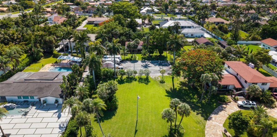 House in Miami, Florida 2 bedrooms, 104.24 sq.m. № 1798903
