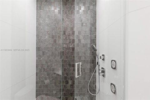 Купить кондоминиум в Санни-Айлс-Бич, Флорида 6 спален, 526.94м2, № 2038830 - фото 29