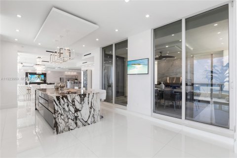 Купить кондоминиум в Санни-Айлс-Бич, Флорида 6 спален, 526.94м2, № 2038830 - фото 15