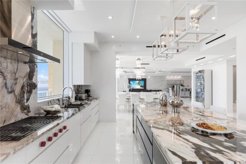 Купить кондоминиум в Санни-Айлс-Бич, Флорида 6 спален, 526.94м2, № 2038830 - фото 16