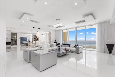 Купить кондоминиум в Санни-Айлс-Бич, Флорида 6 спален, 526.94м2, № 2038830 - фото 6