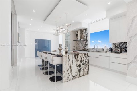 Купить кондоминиум в Санни-Айлс-Бич, Флорида 6 спален, 526.94м2, № 2038830 - фото 13