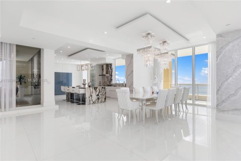 Купить кондоминиум в Санни-Айлс-Бич, Флорида 6 спален, 526.94м2, № 2038830 - фото 9