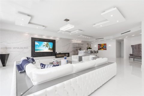 Купить кондоминиум в Санни-Айлс-Бич, Флорида 6 спален, 526.94м2, № 2038830 - фото 8