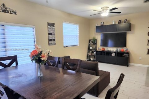 Снять в аренду таунхаус в Майами, Флорида 4 спальни, 163.79м2, № 2050836 - фото 12